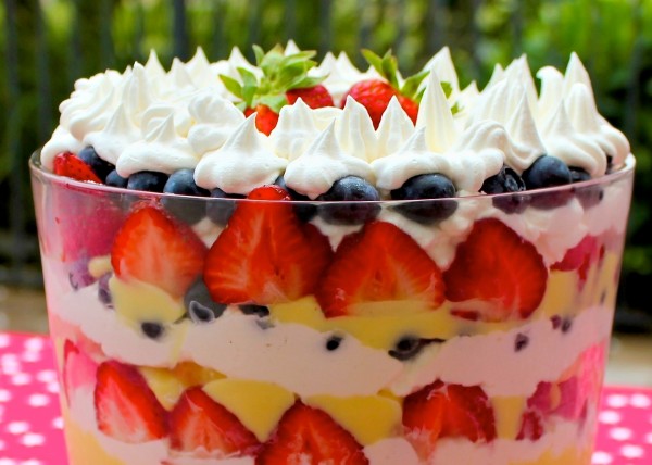 Post image for Simple Dessert Recipe Ideas: Berry and Vanilla Cream Trifle