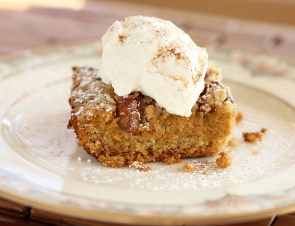 Thanksgiving Pumpkin Crumble Cake Recipe – Your New Pumpkin Pie Tradition