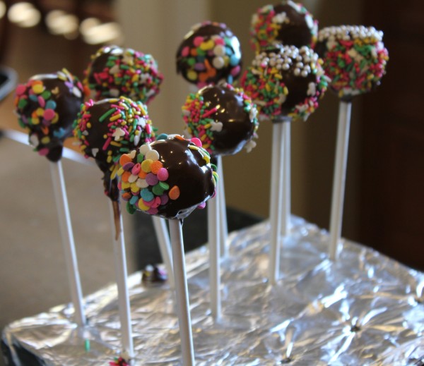 Easy Doughnut Hole Cake Pops Recipe