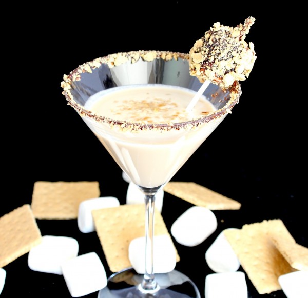 Summer S’mores Martini – A Summer Cocktail Recipe