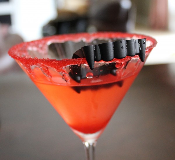 Halloween Party Drink Recipes – Vampire Kiss Martini