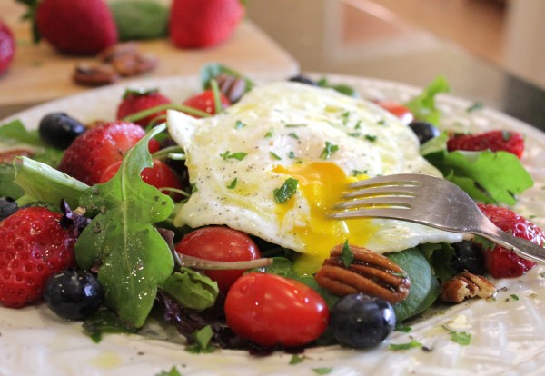 Breakfast Salad for Health and Weight Loss. Start Your Bikini Body for Summer Now!